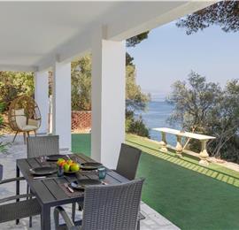 4 bedroom villa with pool by the sea, near Corfu town, sleeps 8